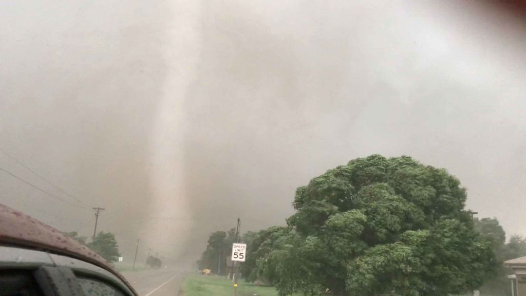 20 millones de personas en alerta: 14 peligrosos tornados avanzan en Oklahoma, Texas y Missouri 20 millones de personas en alerta: 14 peligrosos tornados avanzan en Oklahoma, Texas y Missouri