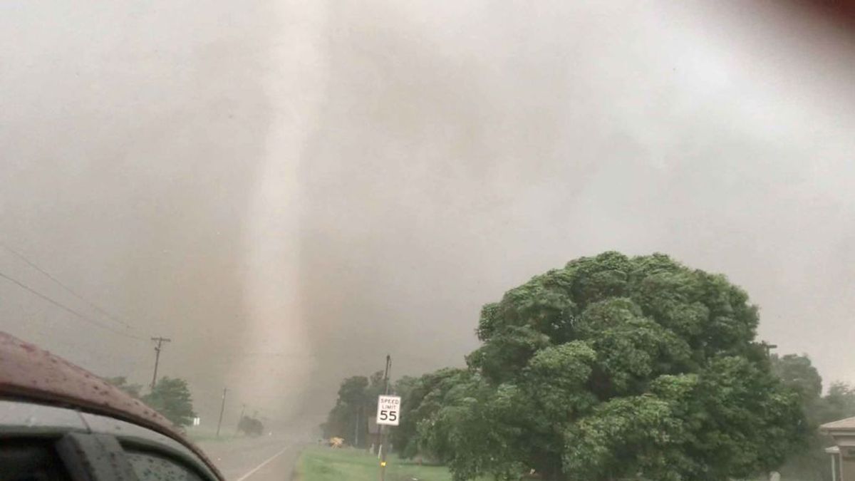 20 millones de personas en alerta: 14 peligrosos tornados avanzan en Oklahoma, Texas y Missouri