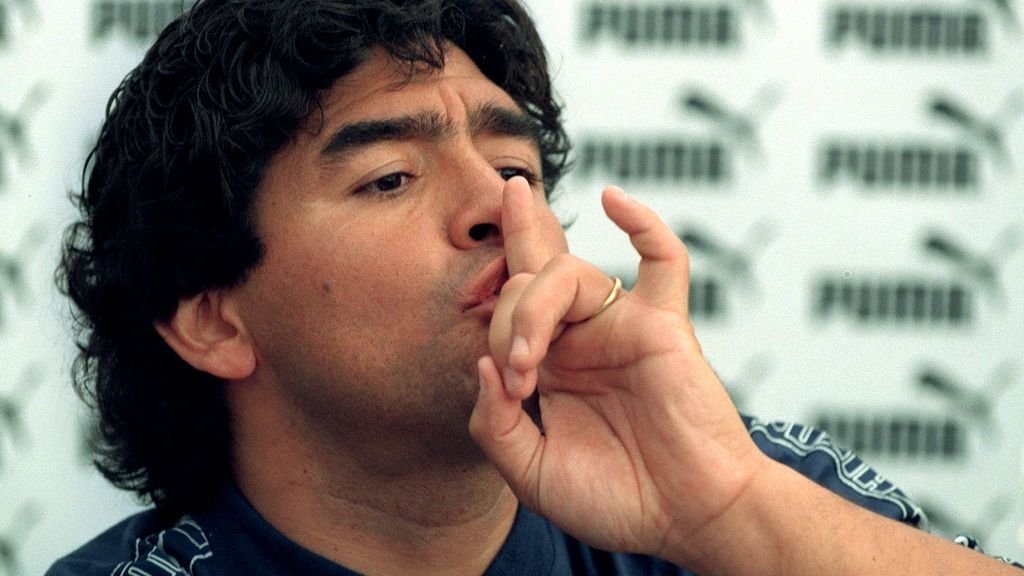 Drogas, prostitución, mafia... la nueva película sobre Maradona en Nápoles: "No vayan a verla" Drogas, prostitución, mafia... la nueva película sobre Maradona en Nápoles: "No vayan a verla"