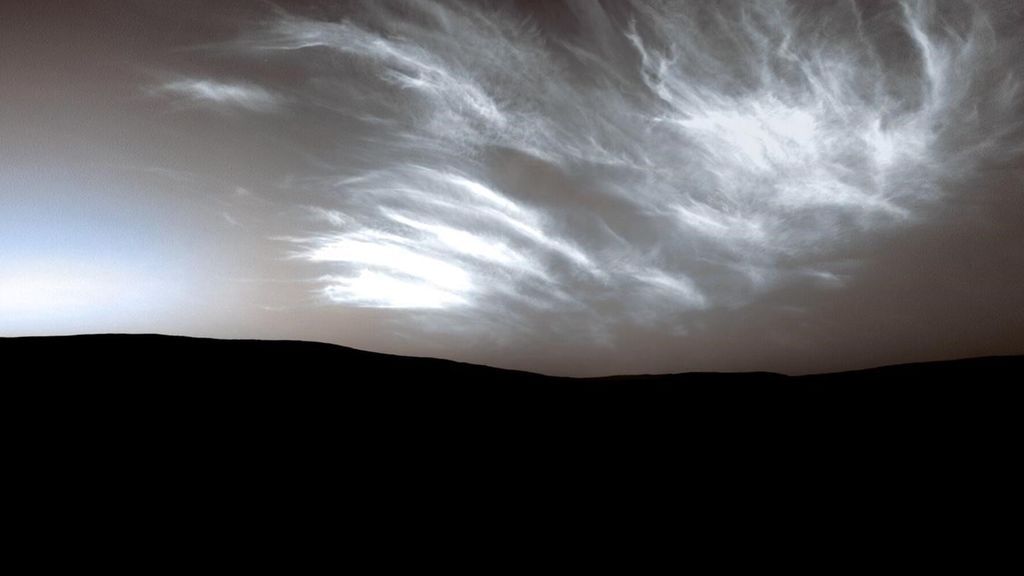 Espectaculares nubes noctilucentes recorren el cielo de Marte