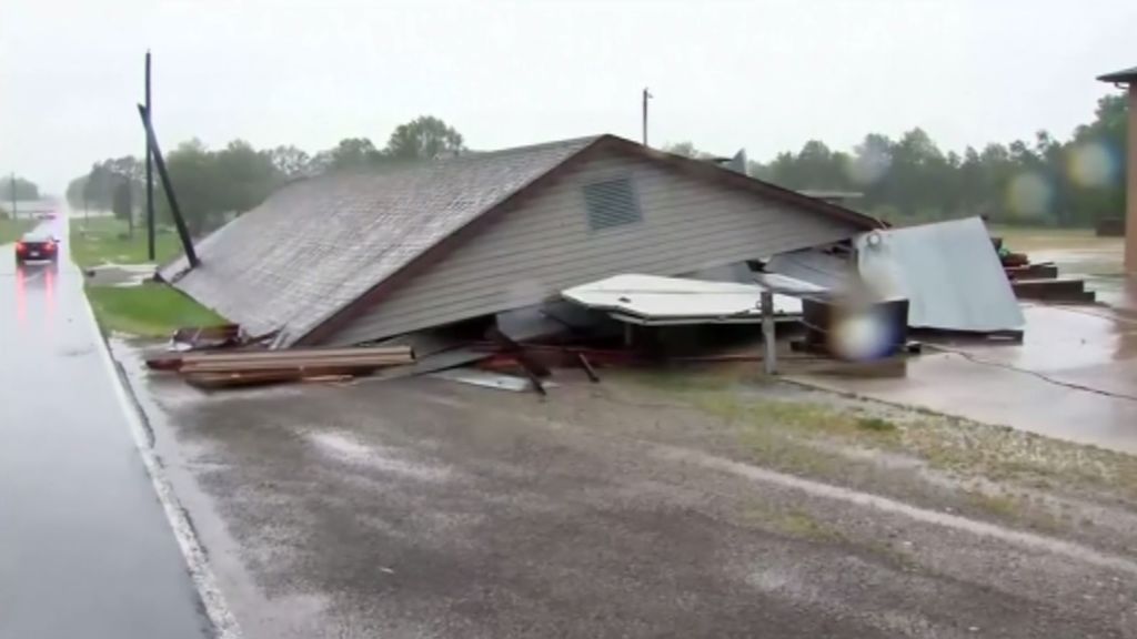 Hasta 20 tornados arrasan el centro de Estados Unidos