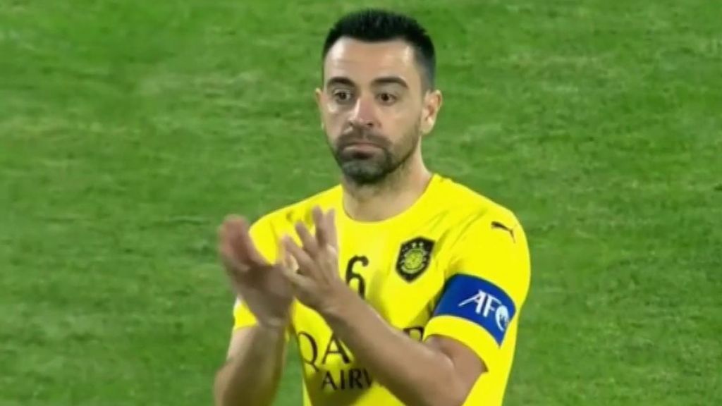 Xavi cuelga las botas y recibe su último homenaje como jugador en Teherán