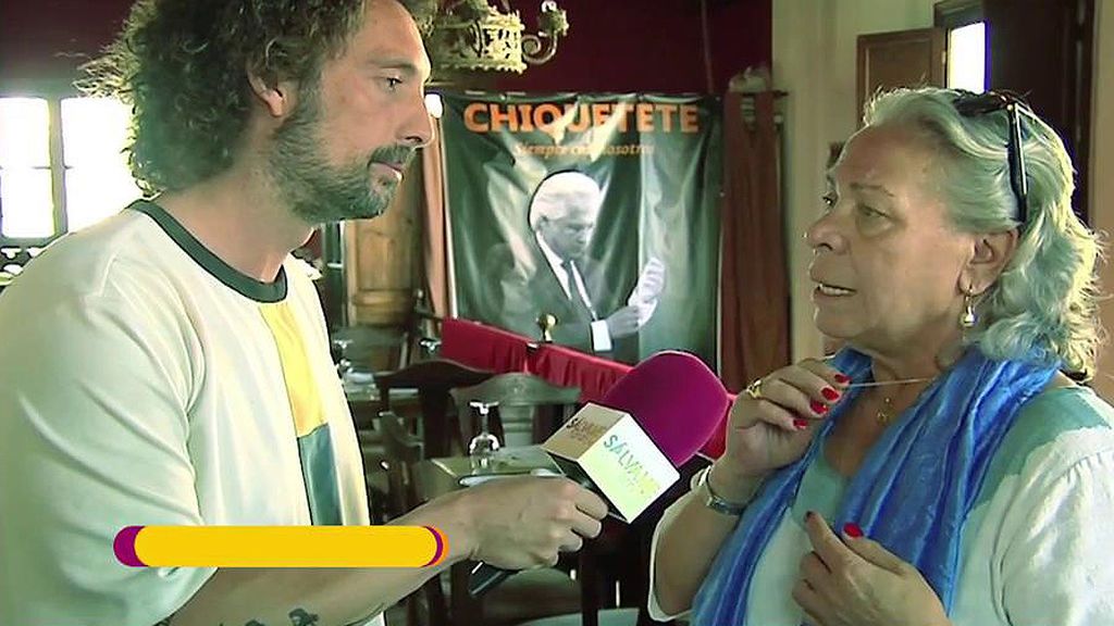 El farolillo de la discordia: Carmen Gahona no para de mostrar la medalla del Cristo de los Gitanos que Manuel Cortés quiere como herencia de Chiquetete