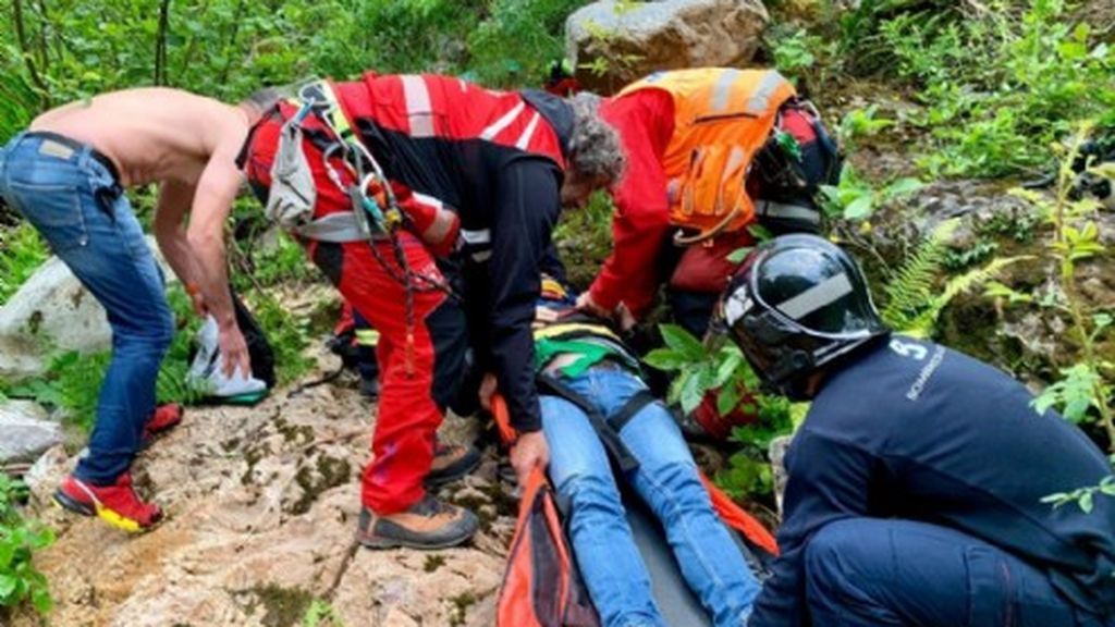 Herido grave un senderista tras caer al río desde tres metros de altura