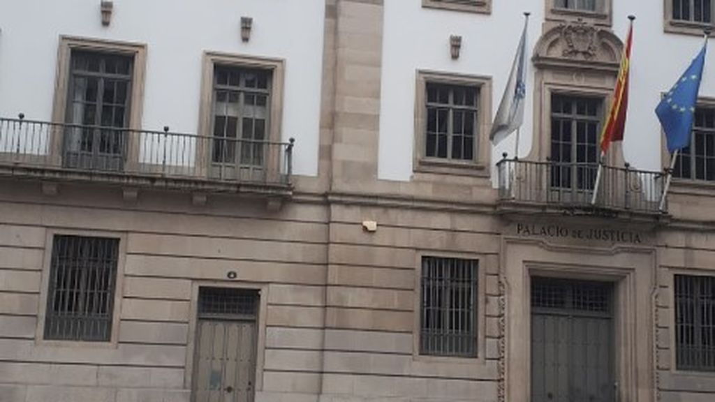 Piden siete años y medio de cárcel para un hombre que intentó besar a una mujer y a una niña en Pontevedra Piden siete años y medio de cárcel para un hombre que intentó besar a una mujer y a una niña en Pontevedra