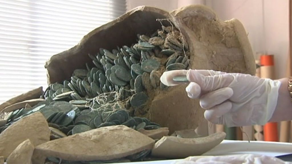 Se desvela el valor de las 53 mil monedas romanas halladas por tres obreros en Tomares