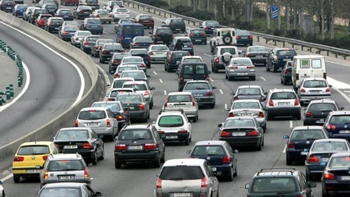 Ecologistas en Acción propone que los coches con menos de tres pasajeros paguen cinco euros en Valencia