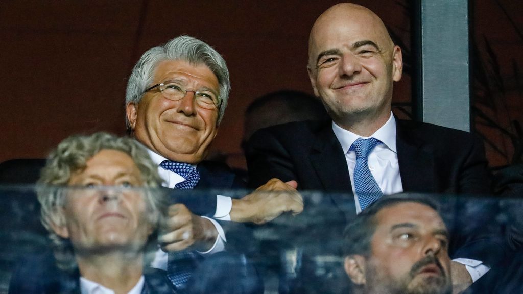 "El cuarto defensa para el año que viene soy yo", la broma de Cerezo cuando le preguntan por fichajes