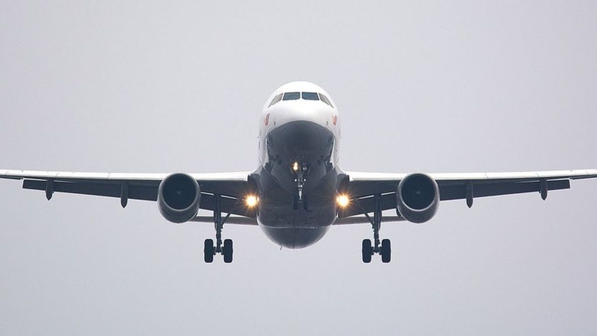 Una falsa amenaza de bomba provoca un aterrizaje forzoso en Barcelona de un vuelo París destino Ibiza