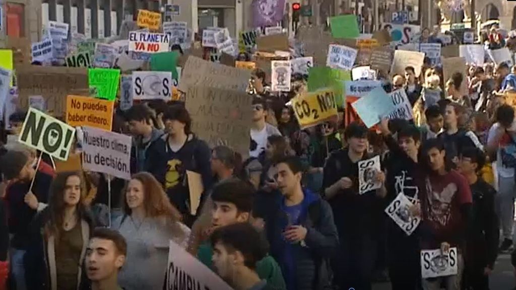 Huelga mundial por el clima: los jóvenes vuelven a la calle para exigir medidas a los gobiernos Huelga mundial por el clima: los jóvenes vuelven a la calle para exigir medidas a los gobiernos
