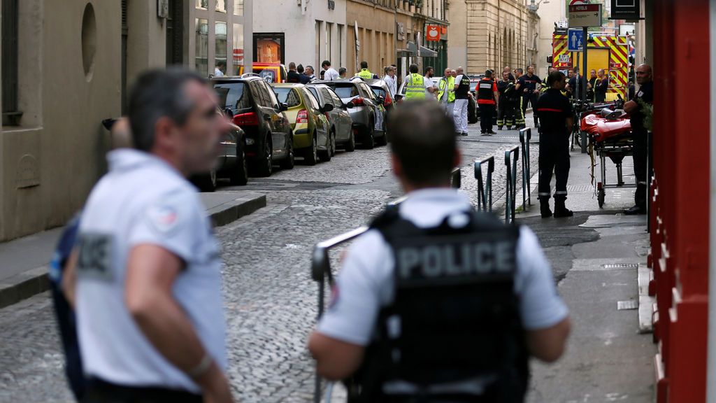 Imágenes en directo de la calle de Lyon donde ha estallado un paquete bomba