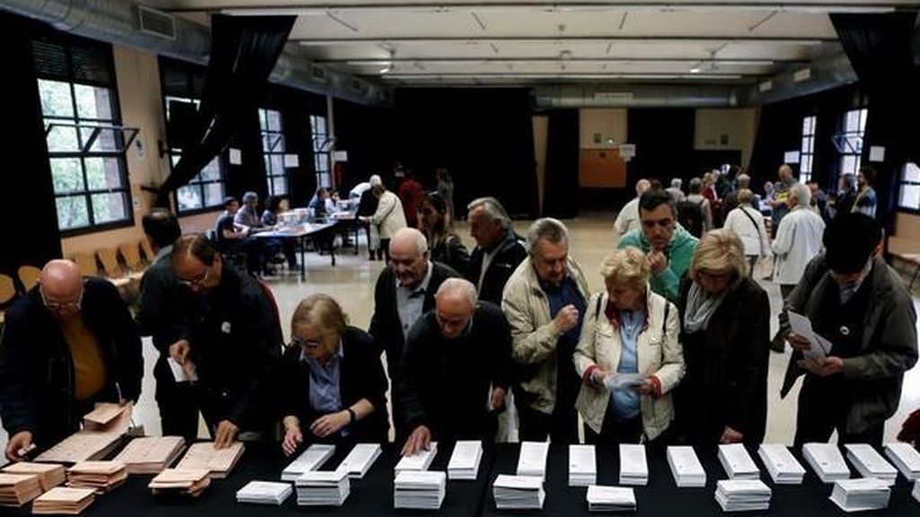Una mujer sufre un infarto al votar en Mérida, y un presidente de mesa de Montijo, un ictus Una mujer sufre un infarto al votar en Mérida, y un presidente de mesa de Montijo, un ictus