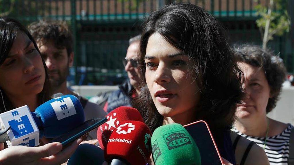 Isabel Serra ejerce su derecho a voto