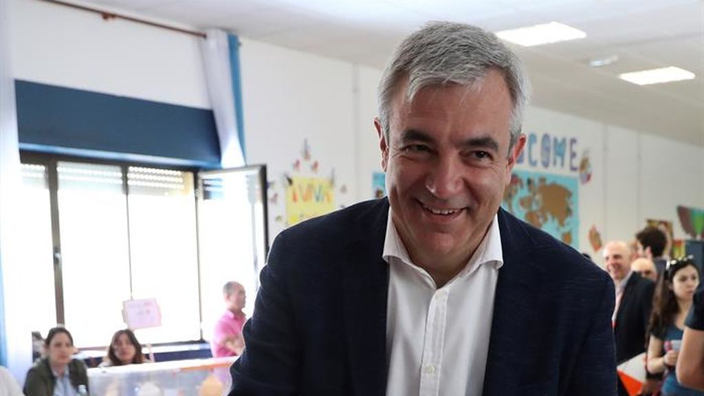 Luis Garicano ejerce su derecho al voto