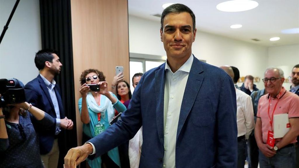 Pedro Sánchez ejerce su derecho a voto