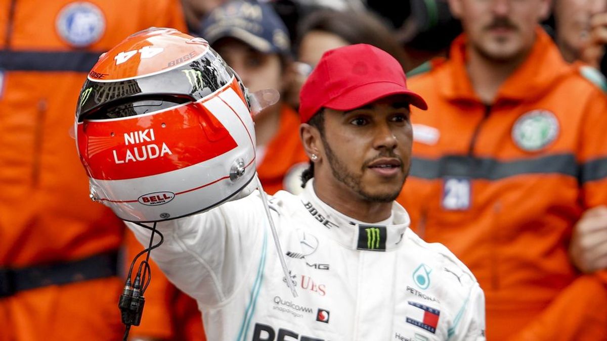 El homenaje de Hamilton al fallecido Niki Lauda tras su victoria en el Gran Premio de Mónaco El homenaje de Hamilton al fallecido Niki Lauda tras su victoria en el Gran Premio de Mónaco