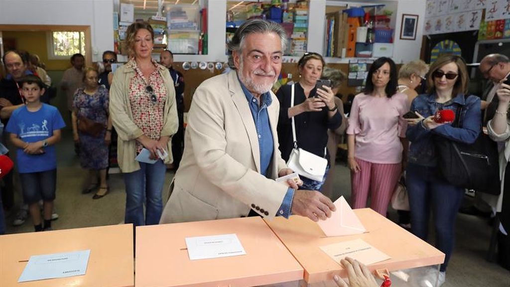 Pepu Hernández ejerce su derecho a voto