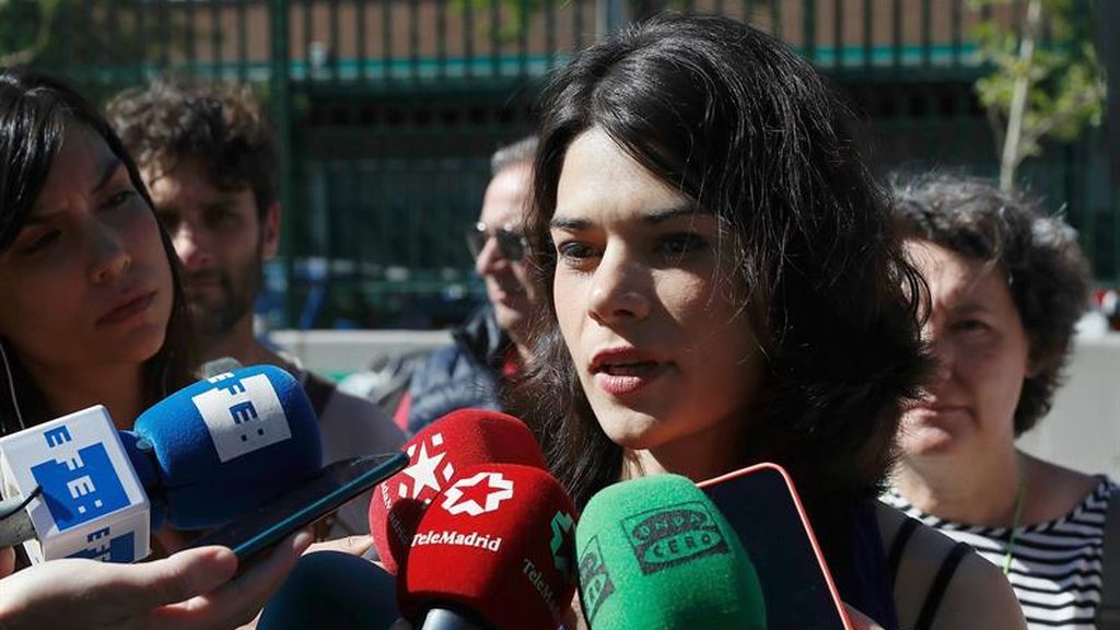 Isabel Serra ejerce su derecho a voto