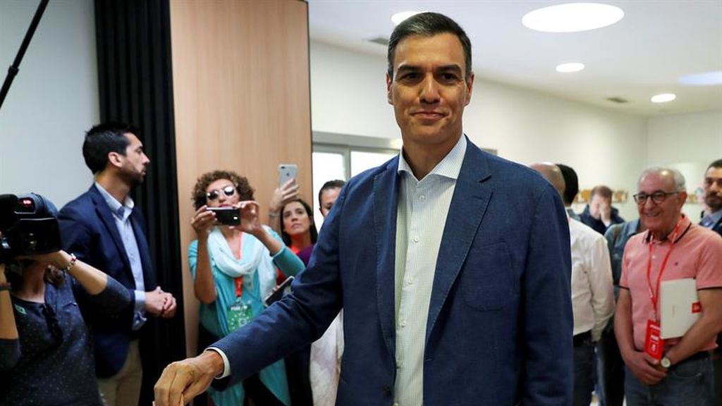 Pedro Sánchez ejerce su derecho a voto