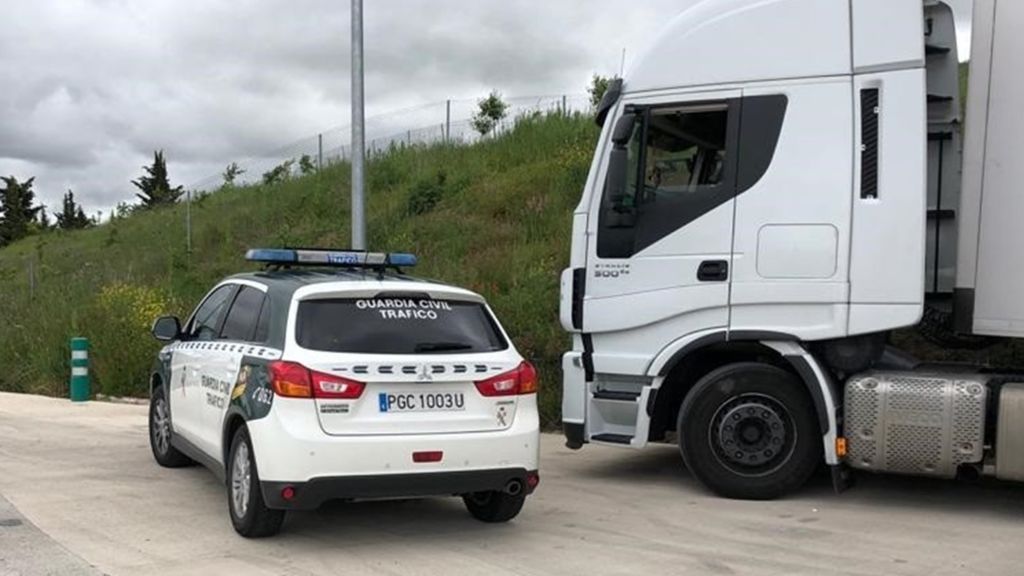 Interceptan a un camionero que sextuplicaba la tasa de alcohol en la AP-15 Interceptan a un camionero que sextuplicaba la tasa de alcohol en la AP-15