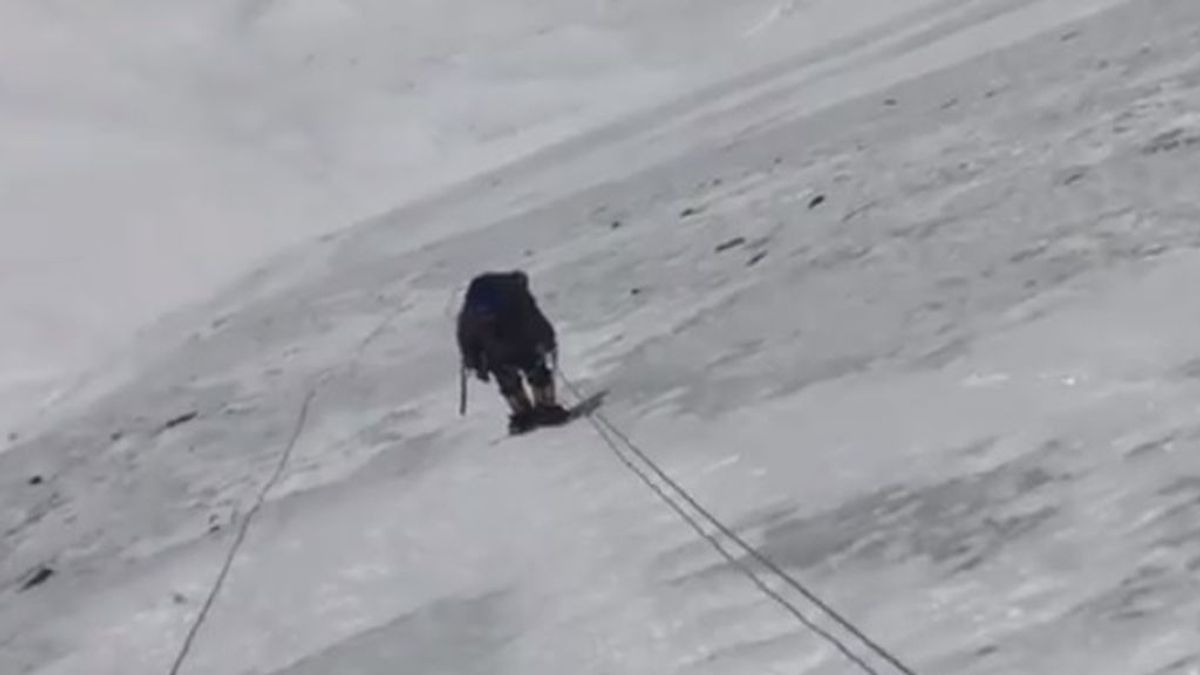 La denuncia de Robin Haynes, décimo alpinista fallecido, poco antes de perder la vida en el Everest: “Los retrasos por el hacinamiento de gente podría resultar fatal” La denuncia de Robin Haynes, décimo alpinista fallecido, poco antes de perder la vida en el Everest: “Los retrasos por el hacinamiento de gente podría resultar fatal”
