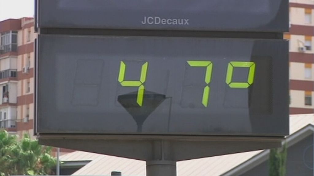 Los termómetros en las marquesinas en Sevilla tienen los días contados