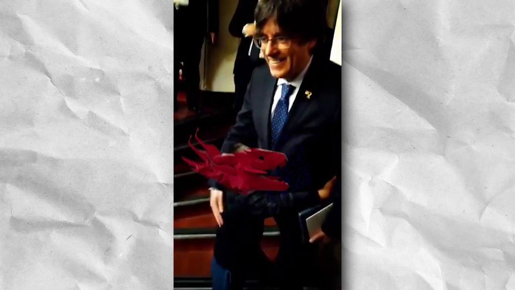 Puigdemont, el nuevo amigo de los niños: un pequeño de cinco años se lanza a abrazarle