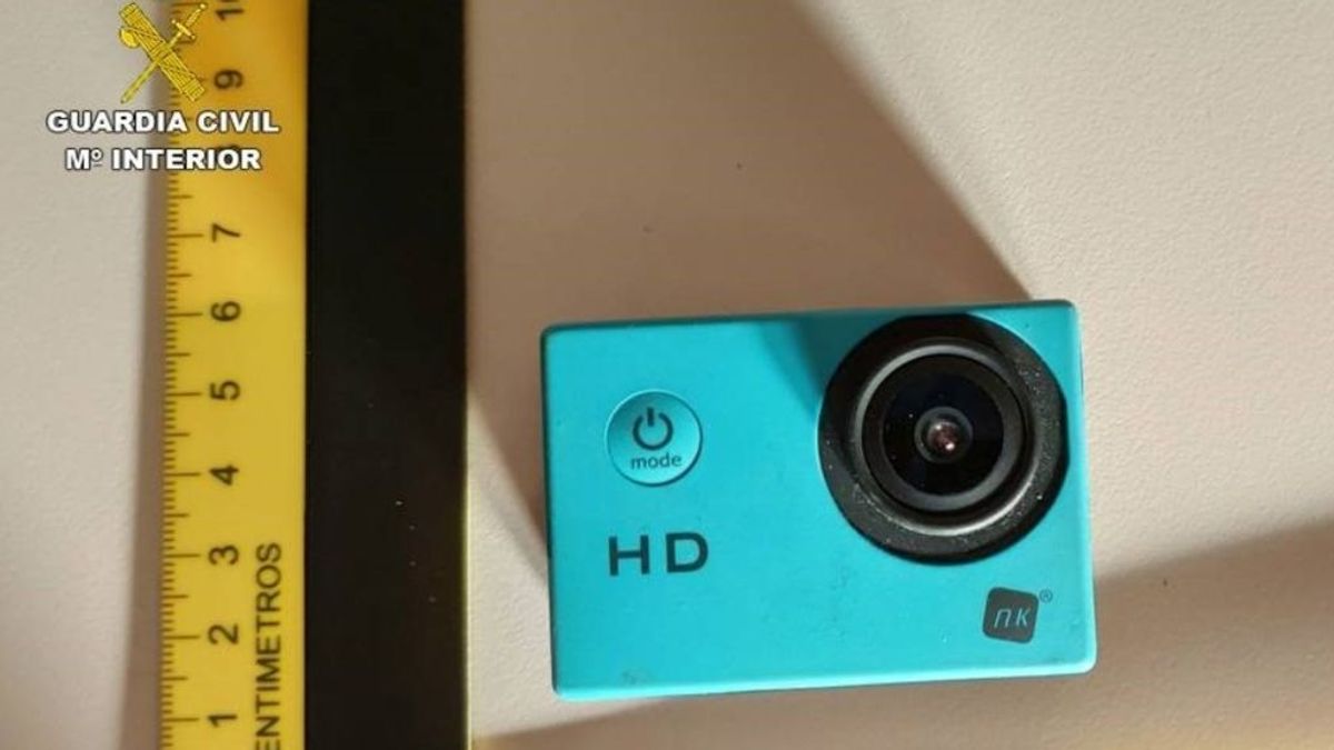 Detenido por instalar una cámara de vídeo en un aseo portátil y captar a sus compañeras de trabajo