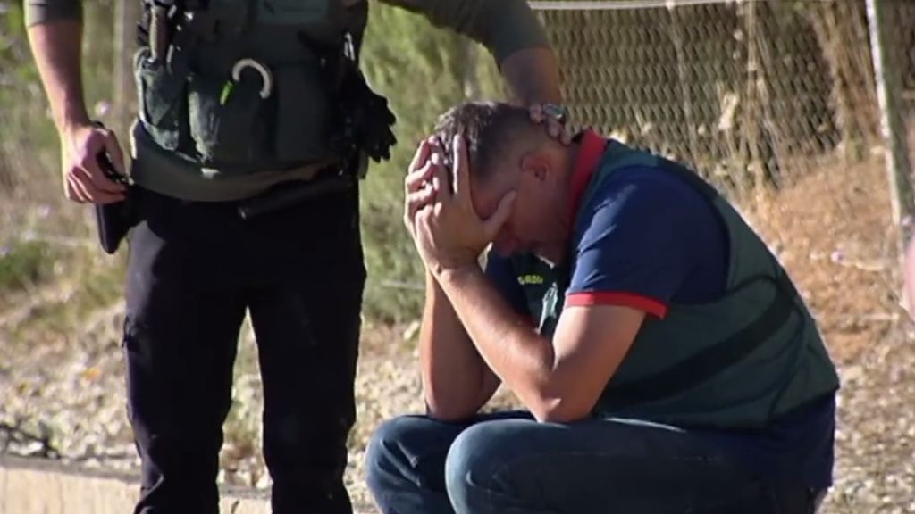 Las desconsoladas lágrimas de un compañero del guardia civil fallecido durante una persecución