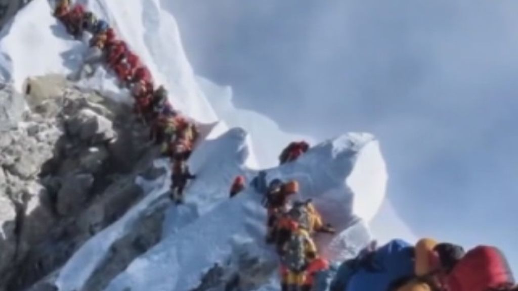 La historia detrás de la imagen de la imagen helada del Everest