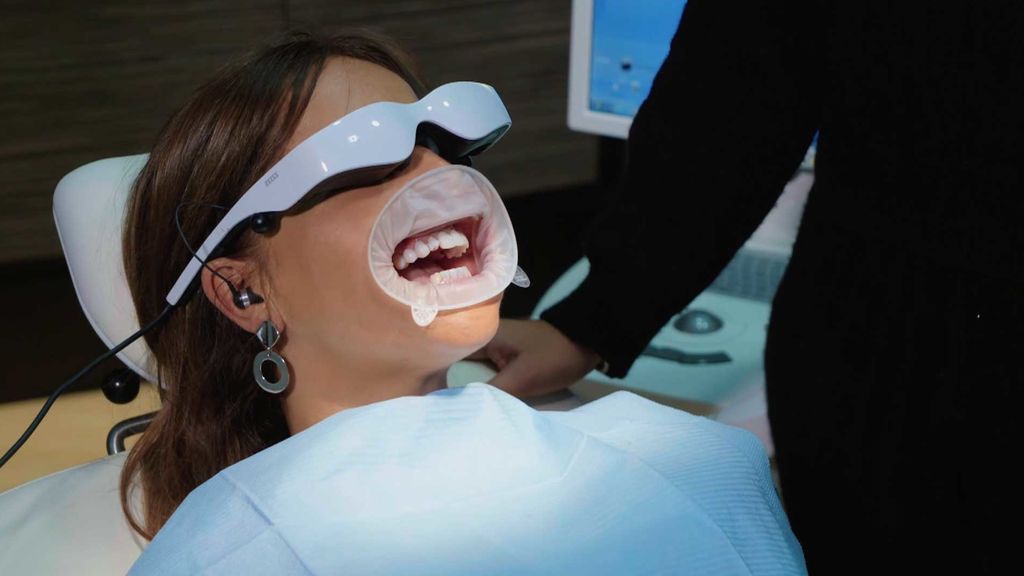 Raquel se somete a tratamiento estético de moda entre los 'vips': el Lifting dental