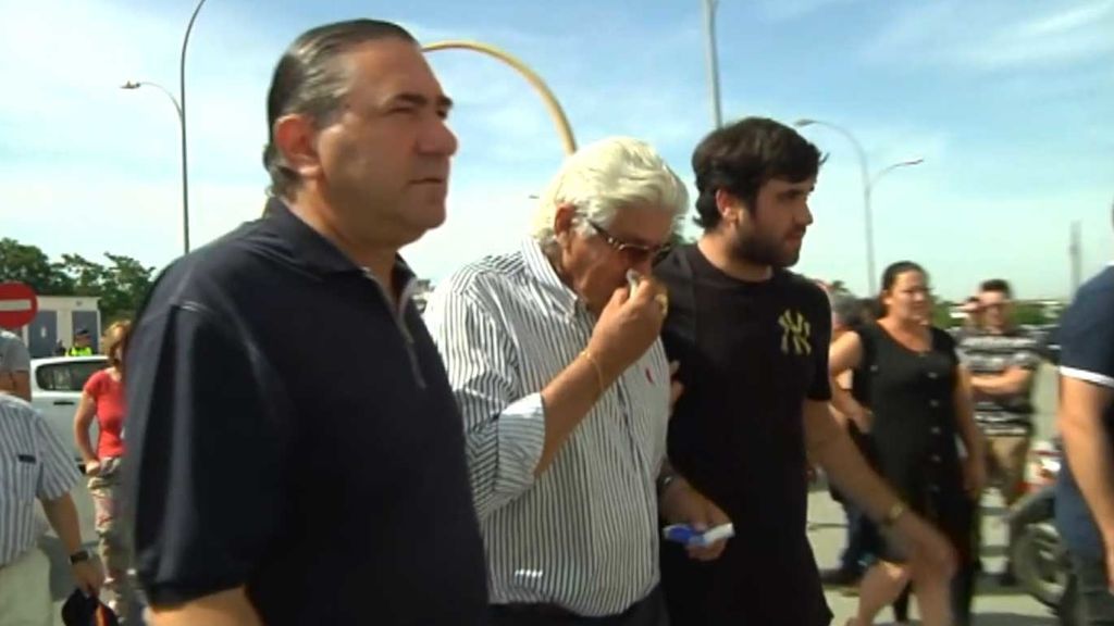 Dolor y lágrimas en el funeral de Reyes en Sevilla