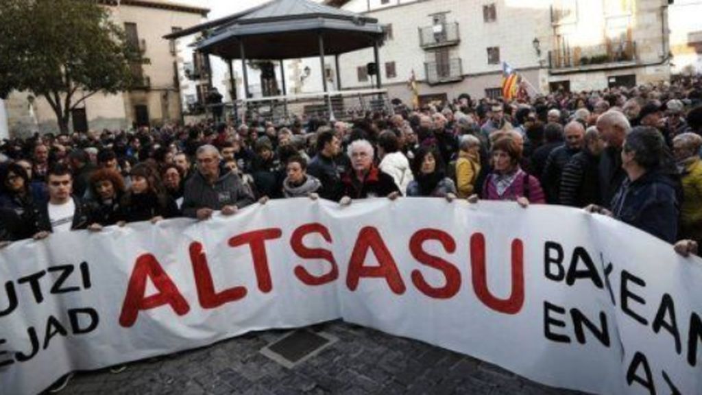 La fiscalía renuncia a calificar de terroristas a los agresores de Alsasua La fiscalía renuncia a calificar de terroristas a los agresores de Alsasua
