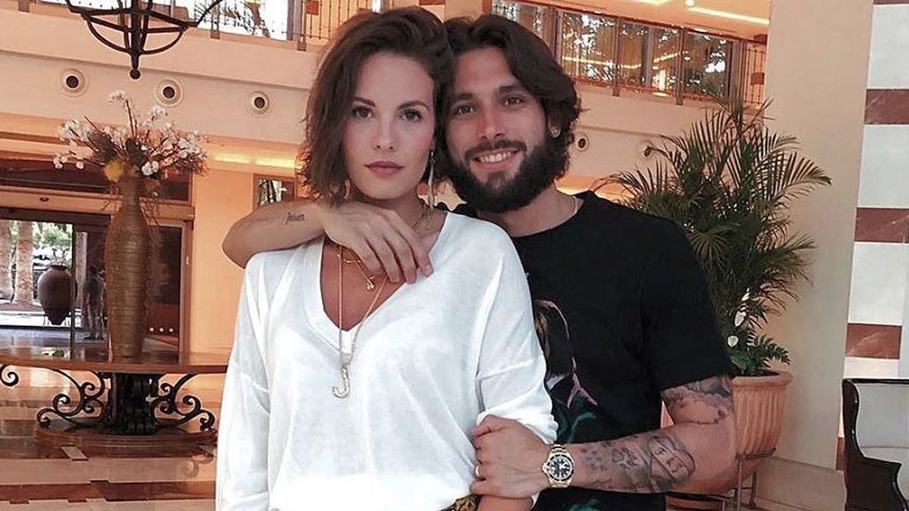 El marido de Jessica Bueno se tatúa la cara de su chica en el pecho