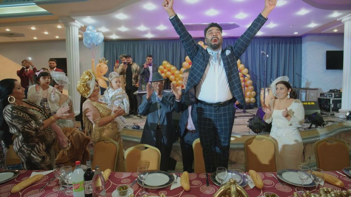 Bautizo, ‘meollo’, brilli-tienda y bodas de oro en el final de temporada de 'Los Gipsy Kings'