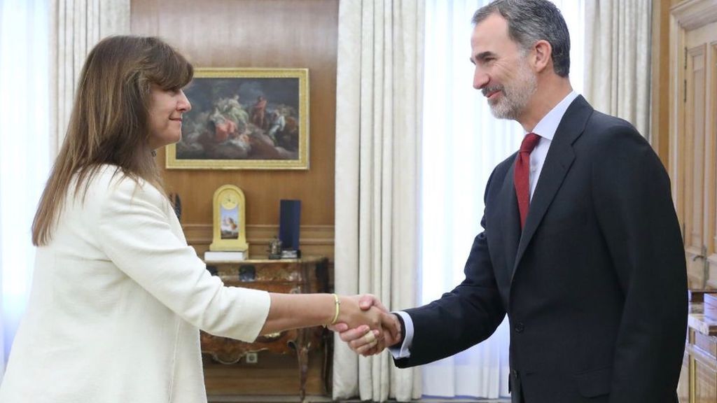 Laura Borrás con pulsera y mariposa amarilla y otras anécdotas en los encuentros con el Rey