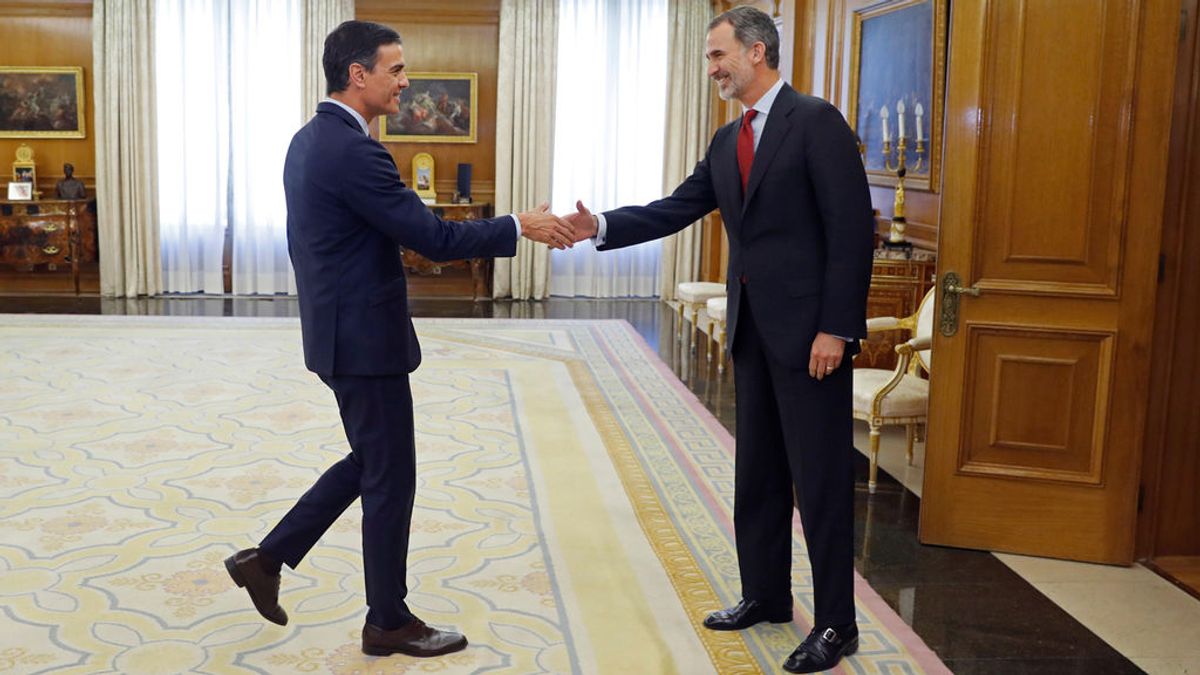 Pedro Sánchez recibe el encargo del rey de formar Gobierno