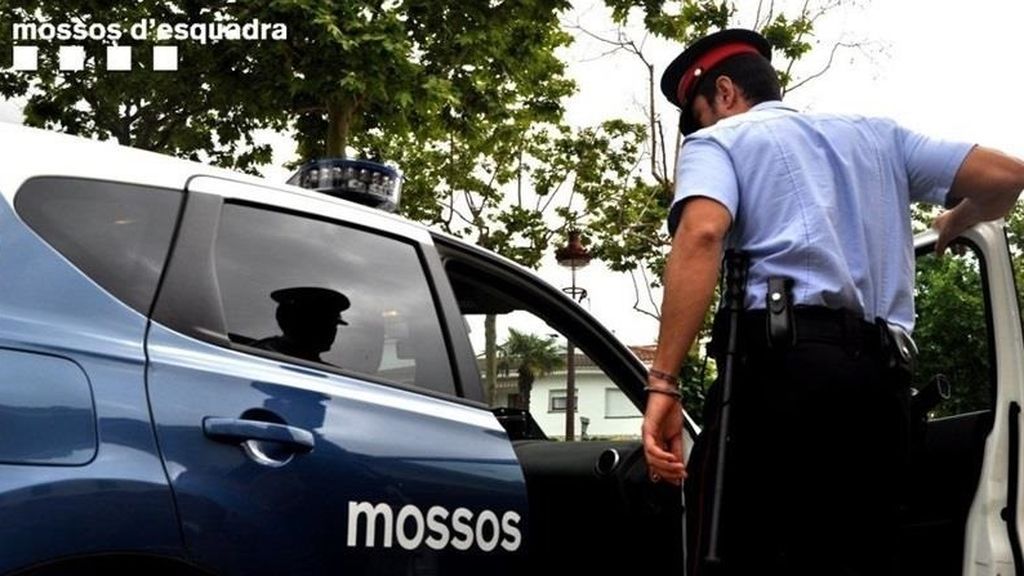 Detenido por arrastrar a su pareja con el coche varios metros en Barcelona