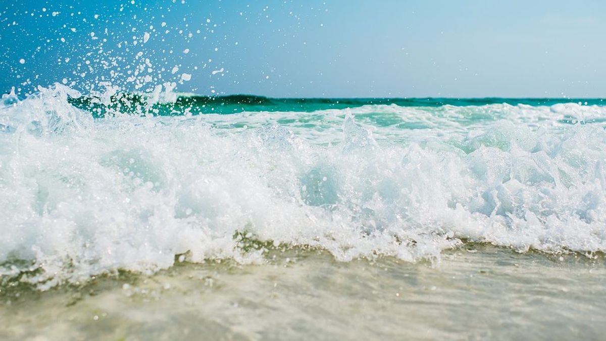 Tres ventajas del agua de mar para tu piel en verano que no te da ninguna crema