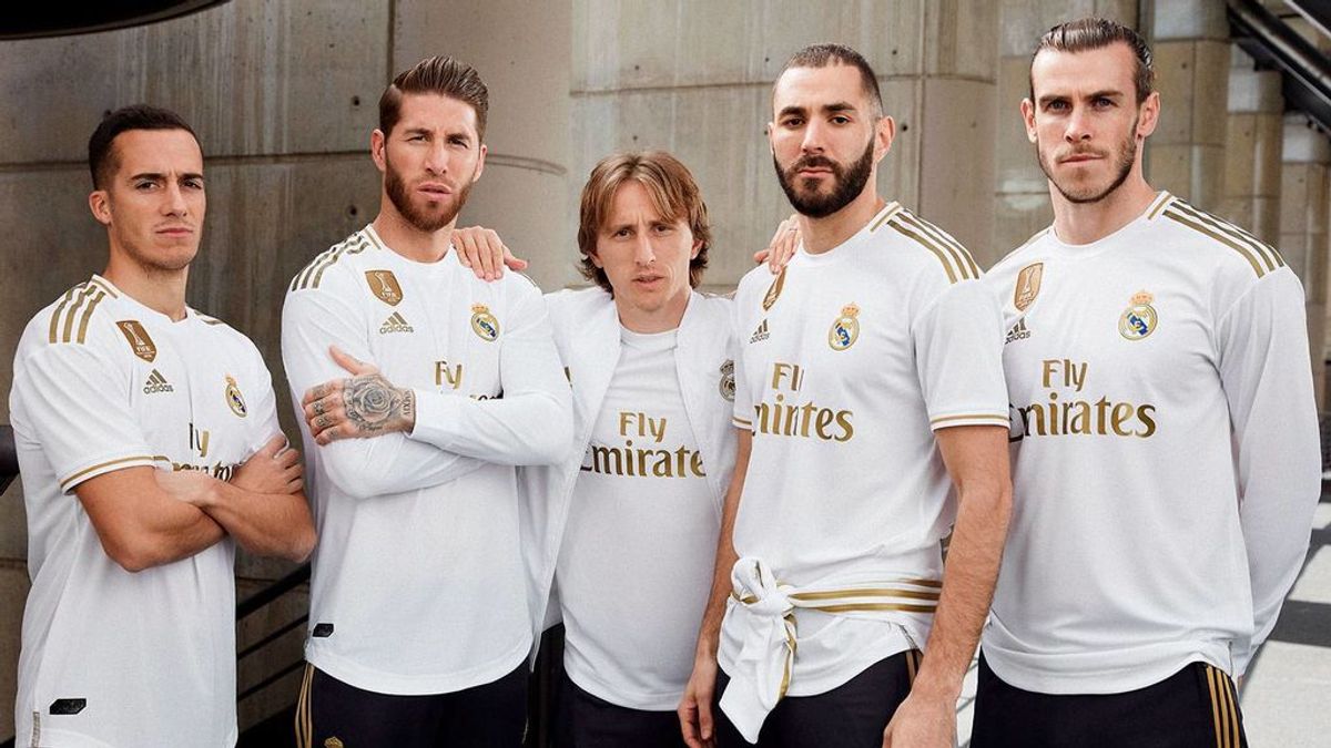 El Real Madrid presenta su nueva equipación inspirada en la corona de oro El Real Madrid presenta su nueva equipación inspirada en la corona de oro