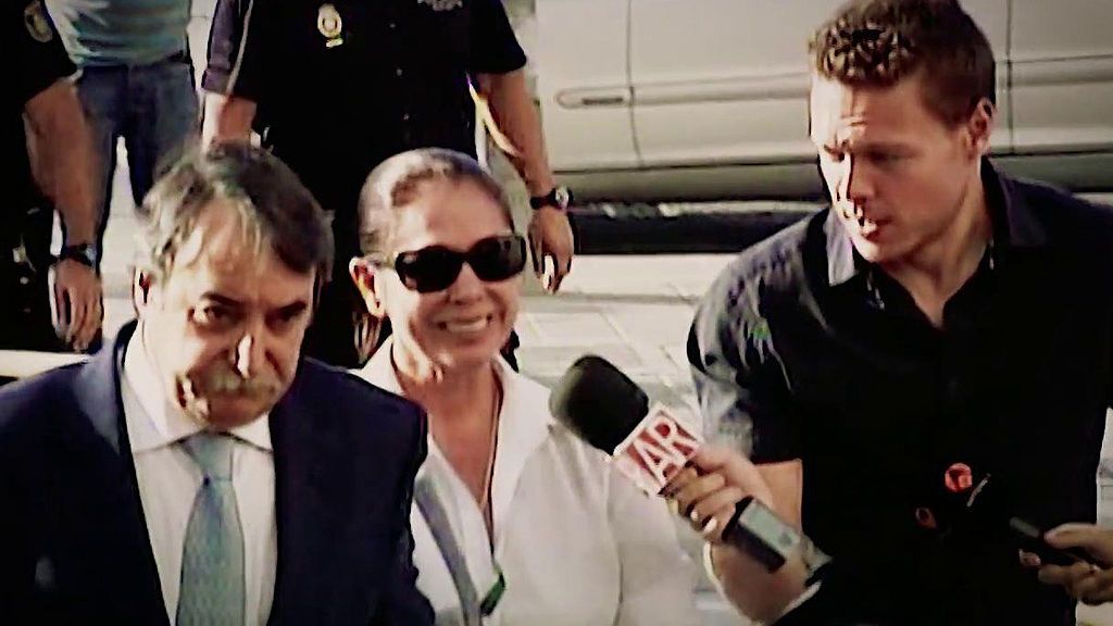 Isabel Pantoja entrando al tribunal el primer día del juicio en el que fue juzgada