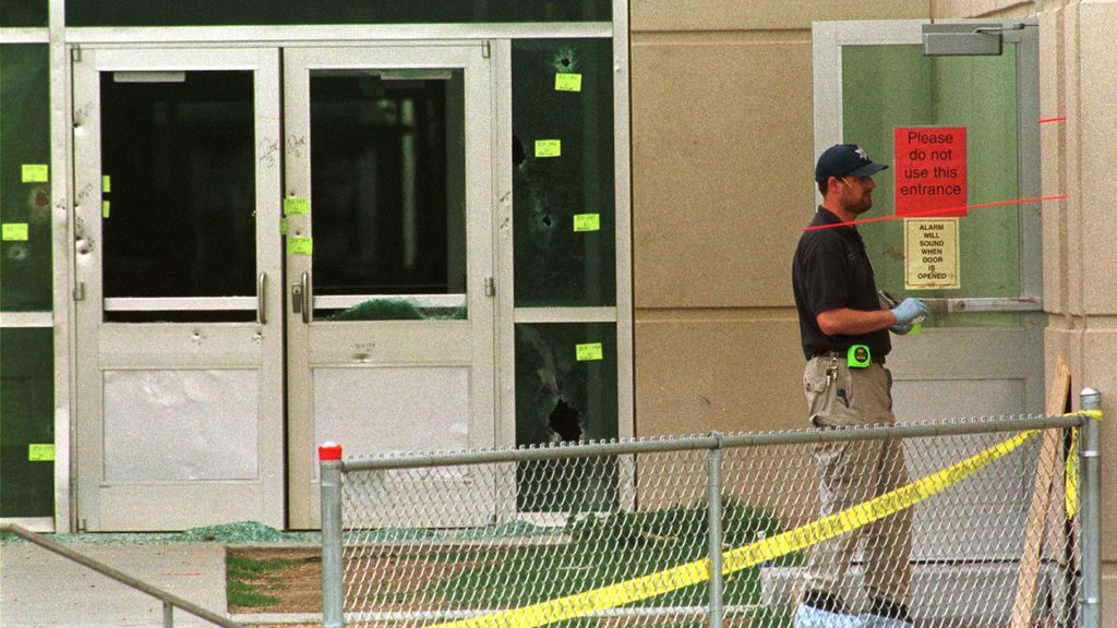 Estudian destruir la escuela de Columbine por el morbo y la obsesión que la masacre provoca