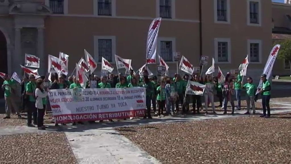 Profesores vallisoletanos protestan para exigir mejoras educativas