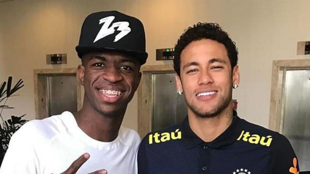 Vinicius, sobre su ídolo Neymar: “Me manda vídeos de sus jugadas y me dice que las intente” Vinicius, sobre su ídolo Neymar: “Me manda vídeos de sus jugadas y me dice que las intente”