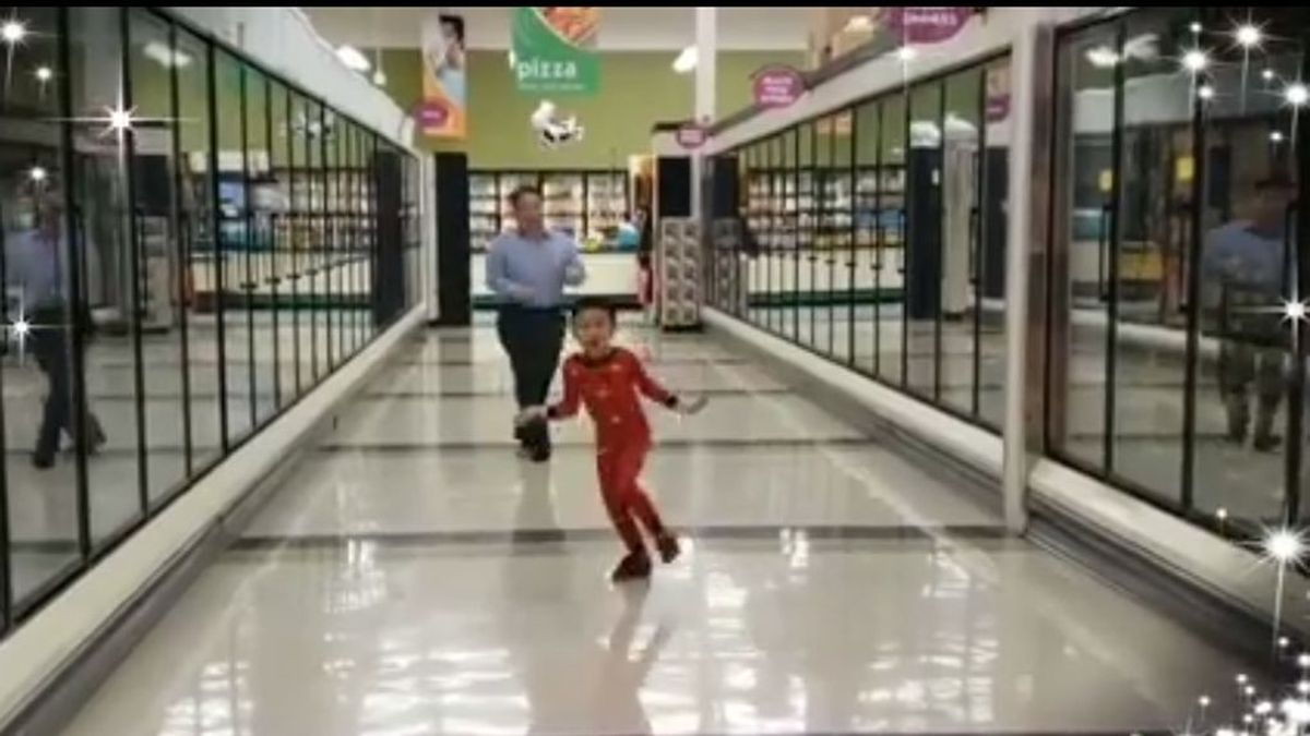 El viral baile de un niño de 5 años junto a su abuelo en un supermercado el día previo a su operación