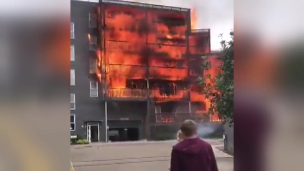 Las llamas arransan un edificio en Londres en el segundo aniversario del trágico incendio de la torre Grenfell