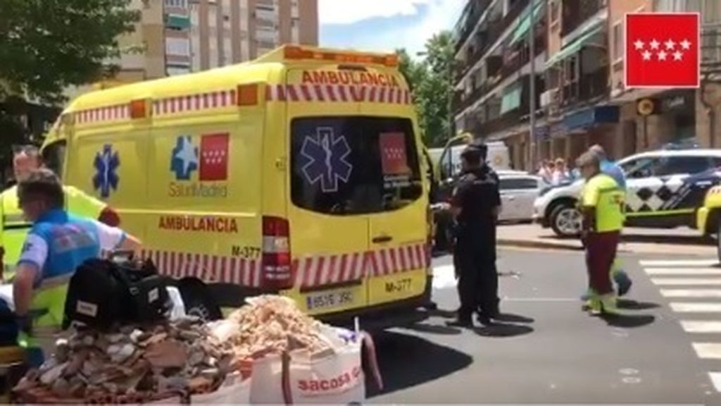 Muere una mujer atropellada por un dúmper en una calle de Alcalá