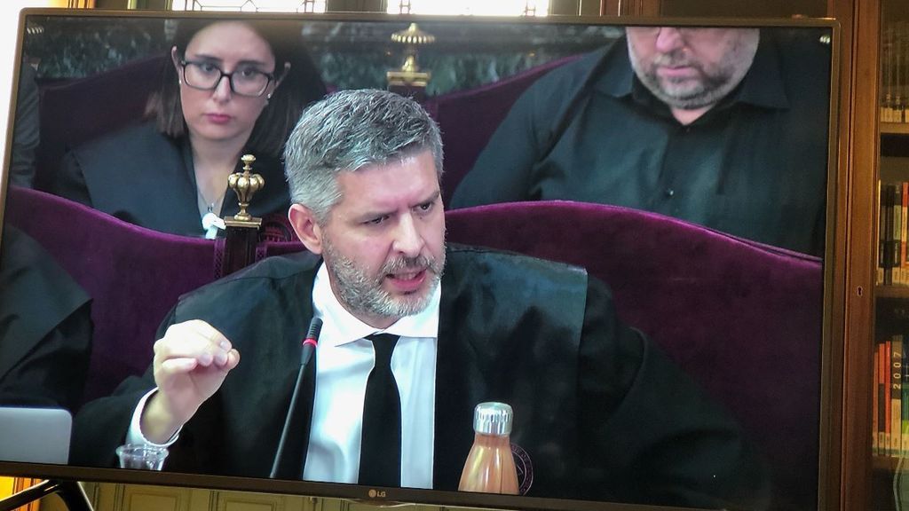 Junqueras, Forn y Romeva asumen la desobediencia pero no la rebelión en el juicio del 'procés' Junqueras, Forn y Romeva asumen la desobediencia pero no la rebelión en el juicio del 'procés'