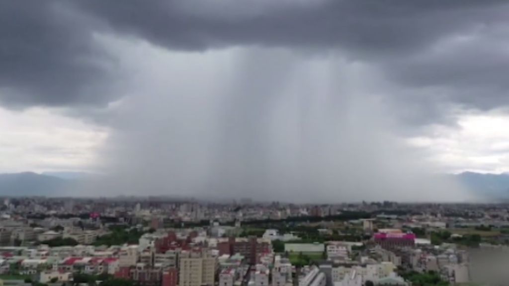 Impresionante lluvia en cascada en Taiwán