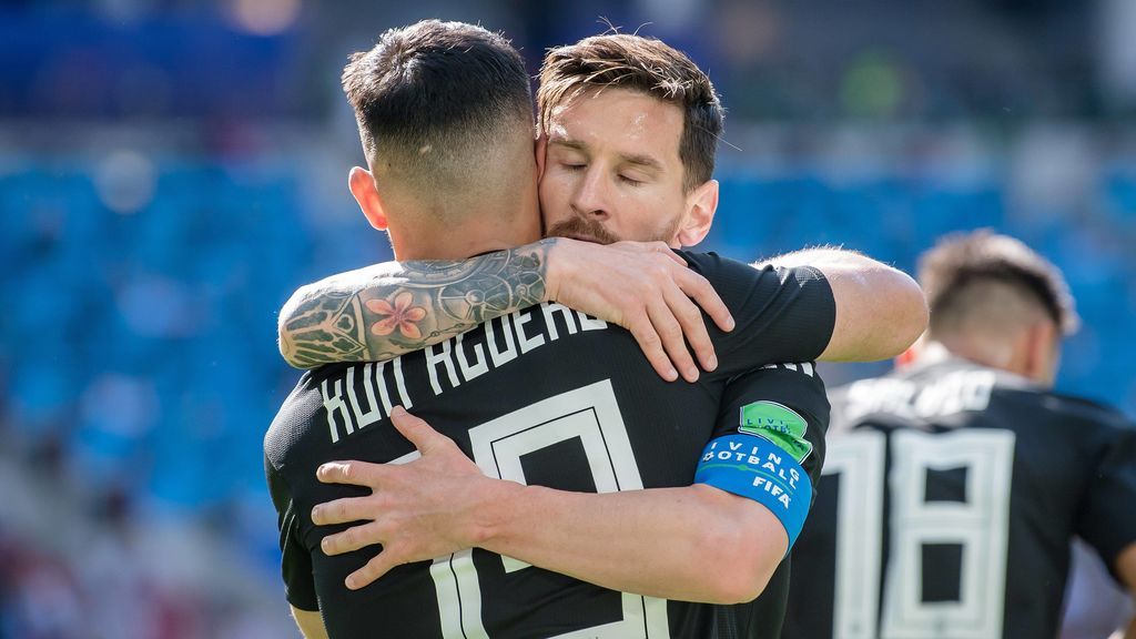 Leo Messi le gasta una broma al Kun Agüero en la concentración de la selección argentina y la publica en las redes sociales Leo Messi le gasta una broma al Kun Agüero en la concentración de la selección argentina y la publica en las redes sociales